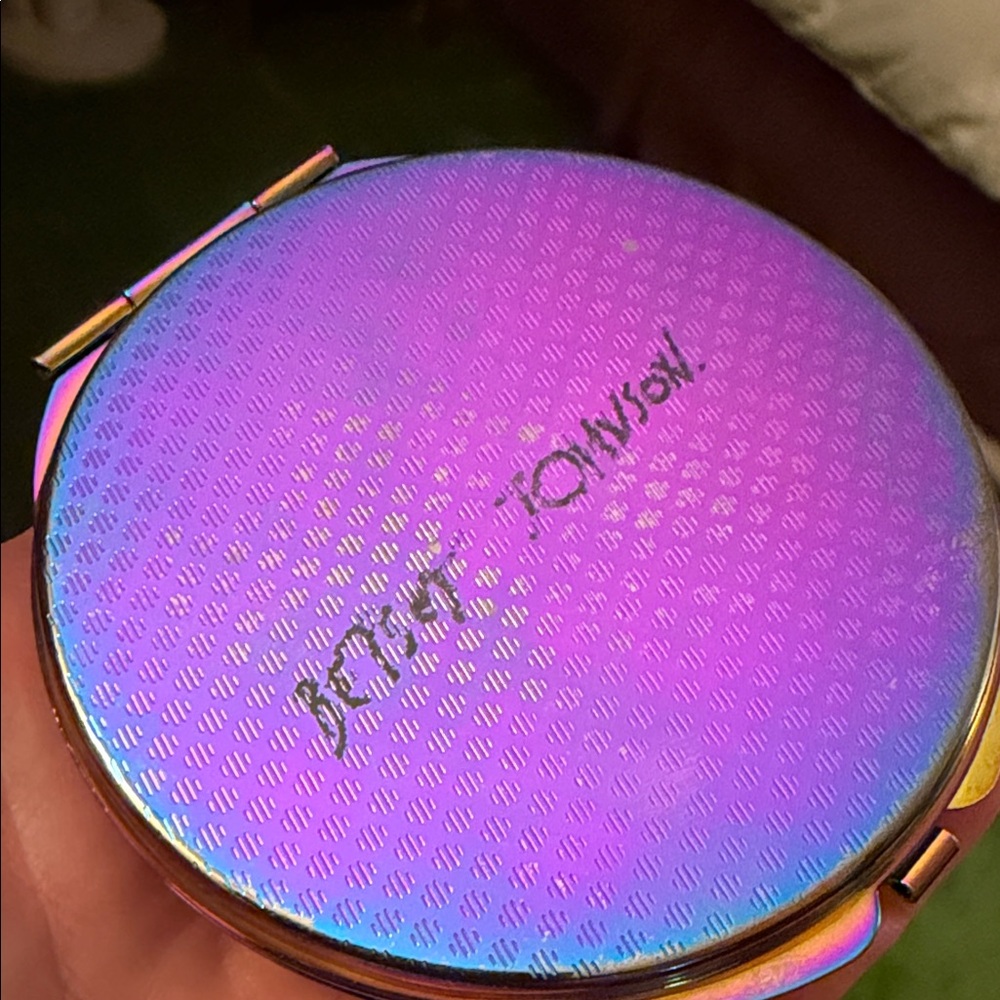 Betsey Johnson Donut mirror compact - Picture 3 of 5